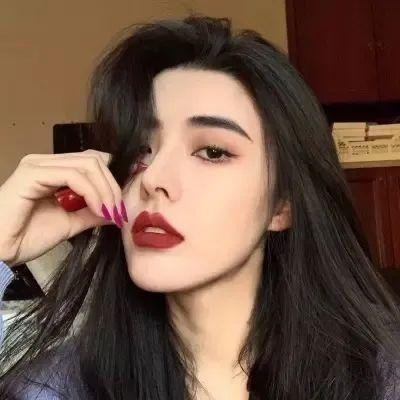 左撇子女人